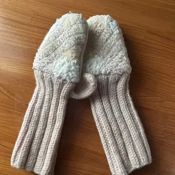 베이지 계열 니트 미튼 플리스 안감 부착 핸드메이드