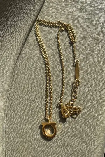 Ferragamo 골드 체인 목걸이