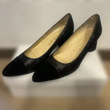 미사용 새상품 BRUNATE 블랙 스틸레토 펌프스 힐