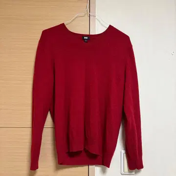 유니클로 캐시미어 스웨터 빨간색