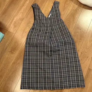 체크 무늬 V넥 슬리브리스 원피스 M