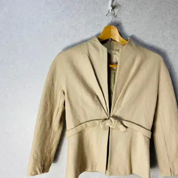 Sybilla 베이지 테일러드 자켓
