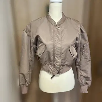 베이지 새틴풍 크롭 자켓