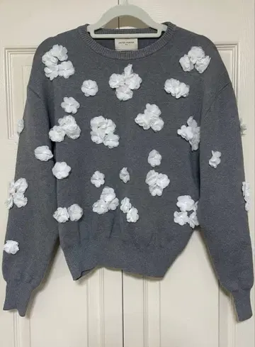 완판템 UNITED ARROWS 3D 플라워 모티브 니트