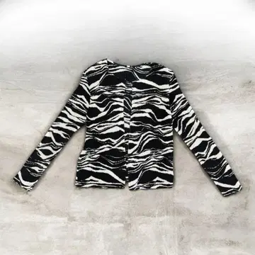 [SPECCHIO] 제브라 패턴 플리츠 가공 가디건