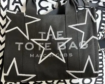 마크제이콥스 더 토트백 블랙 별 캔버스