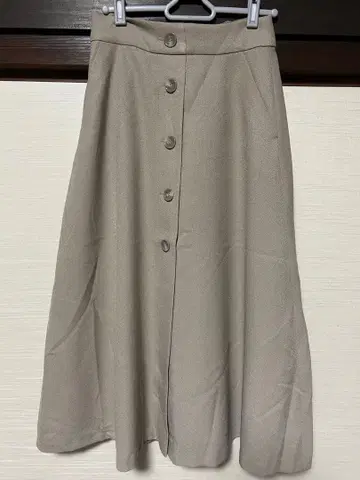 울 라이크 프론트 버튼 스커트 내추럴 뷰티 베이직 [택 포함 새상품]