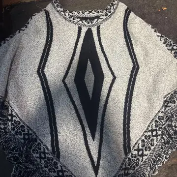 그레이 블랙 기하학 패턴 판초