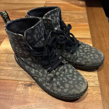 Dr.Martens 닥터마틴 레오파드 무늬 블랙 UK4