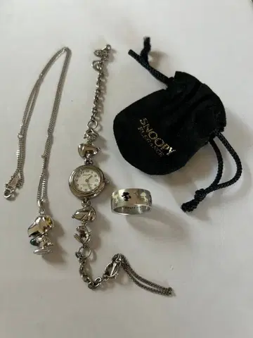 스누피 애니멀 모티브 시계와 반지, 펜던트의 실버 3종 세트