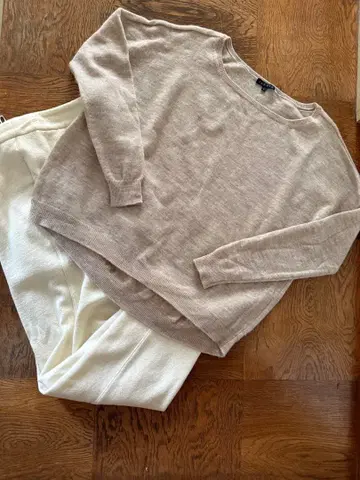 띠어리 베이지 계열 울 니트 루즈핏