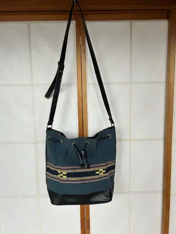 오키나와 민사 직조 숄더백