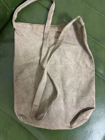 핸더 스킴의 피그 레더 숄더백 가죽 가방