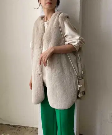 CAPRICIEUX LE'MAGE 에코 퍼 리버 베스트