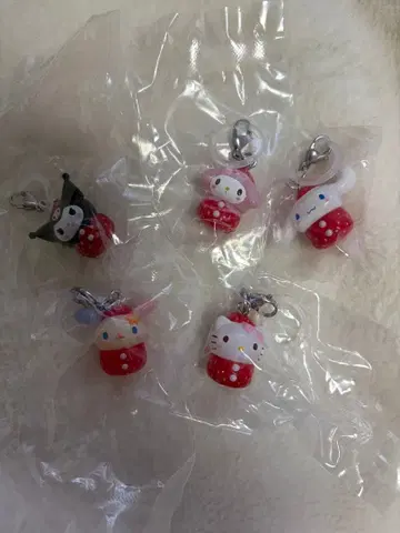 산리오 캐릭터즈 딸기 메지루시 액세서리