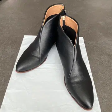 블랙 스틸레토 부티 40