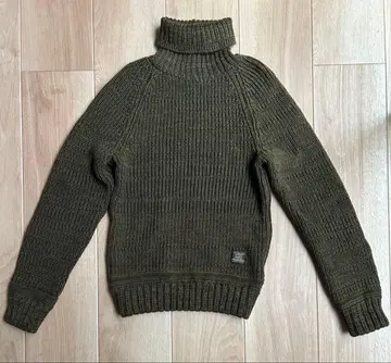 젬블 터틀넥 스웨터