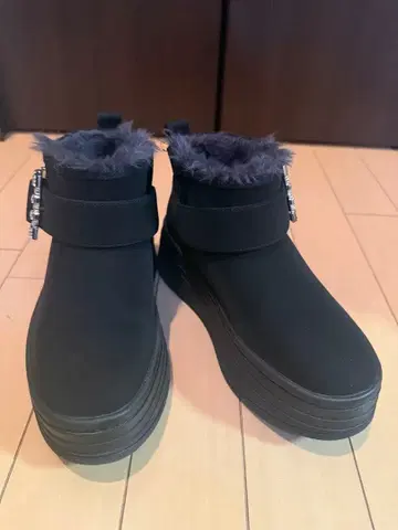 퍼 포함 블랙 어그 부츠