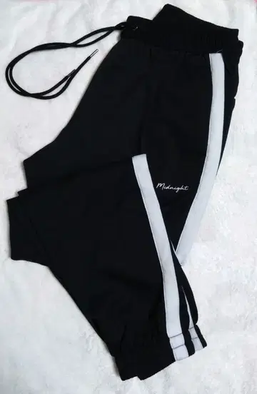 니지산지 후와 미나토 ROF-MAO 어패럴 팬츠