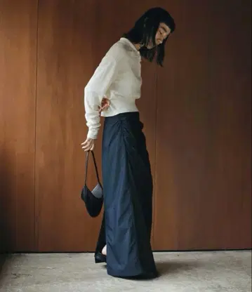 anuke Tuck Long Skirt