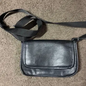 ZARA 블랙 가죽 숄더백