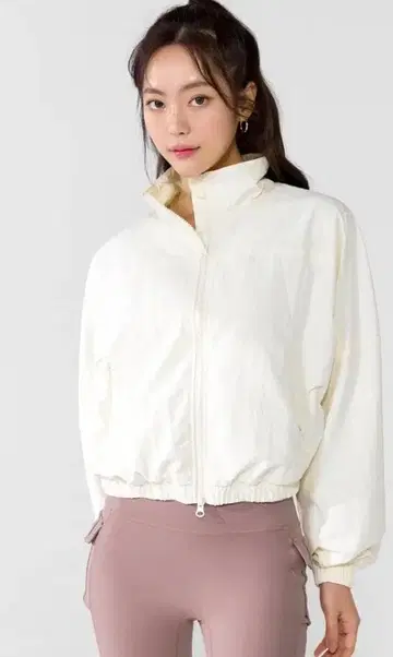 젝시믹스 (xexymix) 하이넥 돌먼 슬리브 크롭 기장