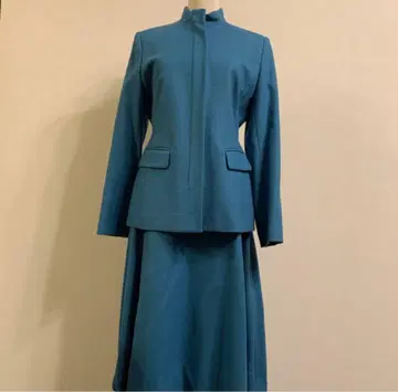 청록색 수트 자켓과 스커트 세트