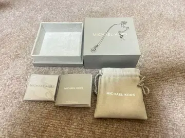 마이클코어스 실버 목걸이