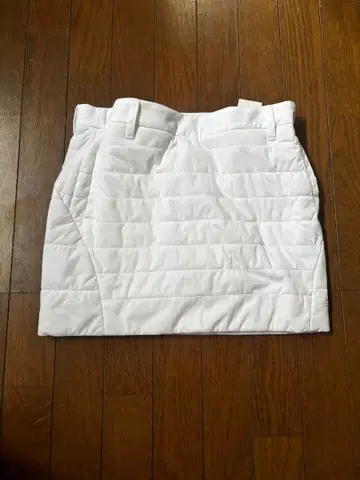 adidas 화이트 퀼팅 스커트