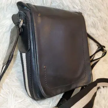 새상품급 BALLY 미니 메신저 백 가죽 블랙 스트라이프