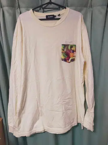 새상품급 XLARGE T셔츠 XL 사이즈 크림색