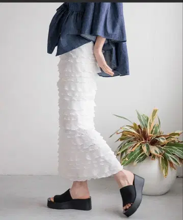 LOWRYS FARM 치비 프릴 타이트 스커트 108166