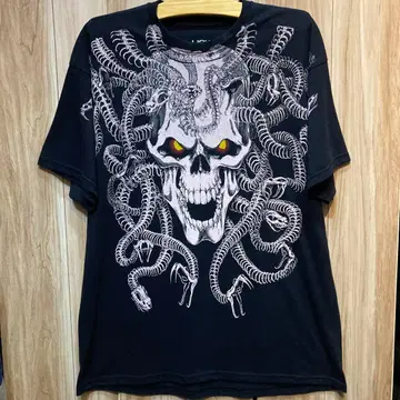 LIQUID BLUE 리퀴드 블루 스컬 메두사 총 프린트 T셔츠