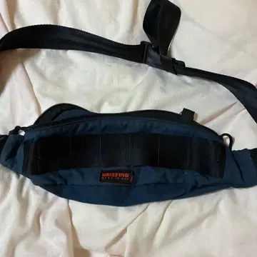 BRIEFING 바디백 네이비