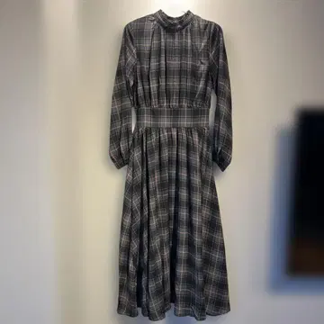 미사용 새상품! TORAOI 체크 무늬 긴팔 원피스