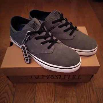 레어 데드스탁 IPATH Nomad US 9 carbon white