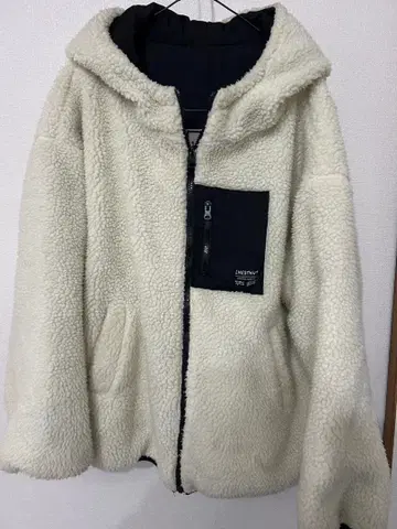 리버서블 아이보리 플리스/블랙 자켓 후드 부착