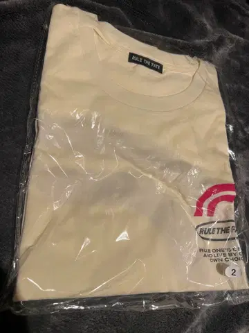 RULE THE FATE 반팔 티셔츠 사이즈 2 XL 크림색