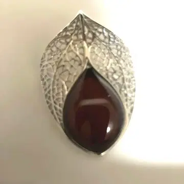 S&A 잎 모양 실버 펜던트 탑 빨간색 돌 포함