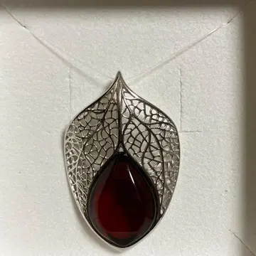 S&A 잎 모양 실버 펜던트 탑 빨간색 돌 포함