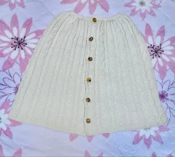 Intoca 캐시미어 100 아이보리 케이블 니트 판초