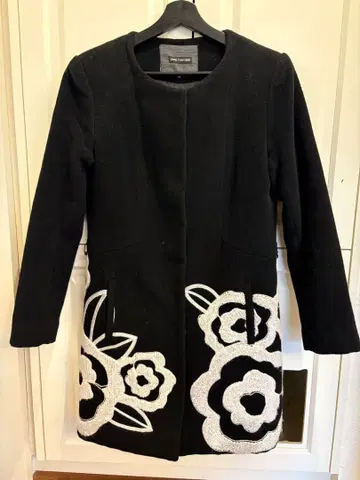[ 새상품급 ] Anne Fontaine 꽃무늬 자수 롱 코트 블랙