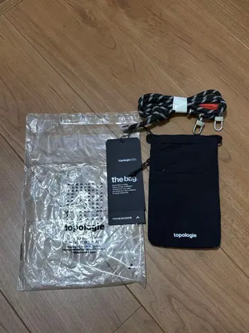 새상품 택 포함 토폴로지 숄더백 폰 사코슈 스마트폰