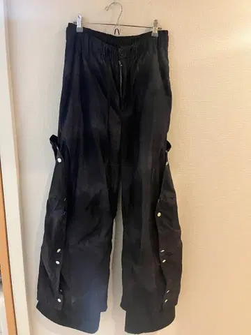 [ GRANCY ] 버튼 레이어드 디자인 나일론 팬츠 M 사이즈