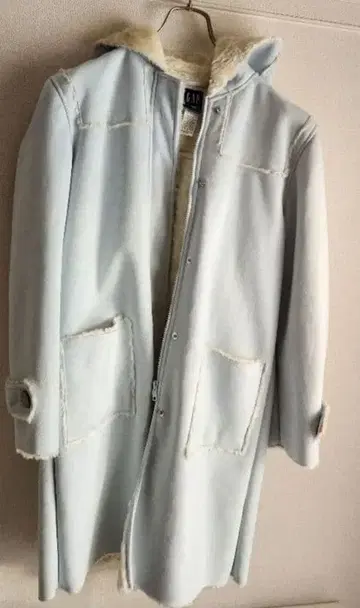 GAP 페이크 무스탕 코트 라이트 블루