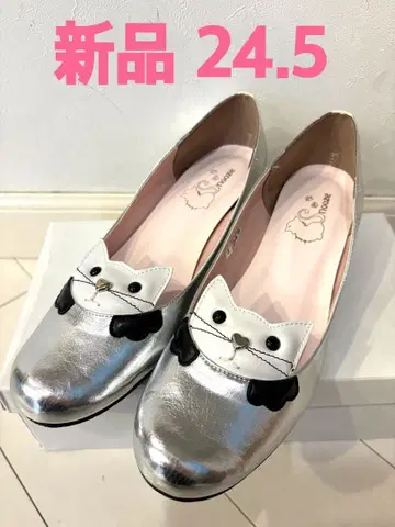 새상품 고양이 얼굴 실버 펌프스 24.5
