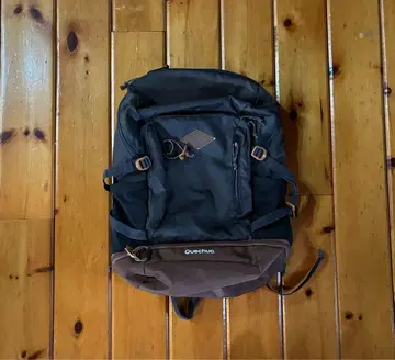 Quechua 백팩 30L 블랙/브라운 레인 커버 포함