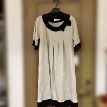 GALLERY VISCONTI 플리츠 원피스 베이지/블랙 반팔