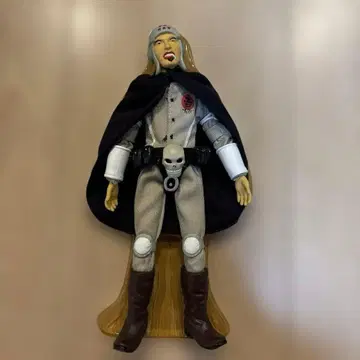 넘버 파이브 액션 피규어