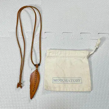 새상품급 모토라토리 빔즈플러스 콜라보 가죽 페더 목걸이 리프